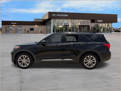Used 2020 Ford Explorer XLT w/ Equipment Group 202A RWD image 2
