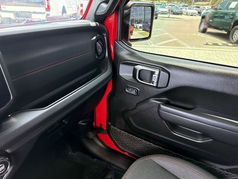 Used 2026 Jeep Wrangler Unlimited Rubicon AWD/4WD image 22