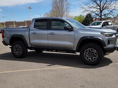 Used 2024 Chevrolet Colorado ZR2 w/ Technology Package AWD/4WD image 9