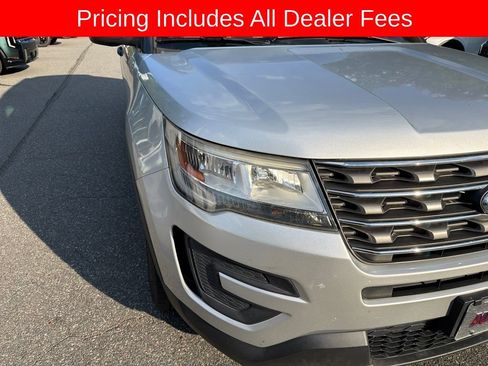 Used 2016 Ford Explorer FWD image 2