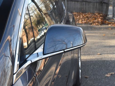 Used 2018 Tesla Model X 75D image 16