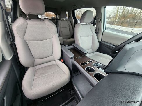 Used 2024 Toyota Sienna LE image 23