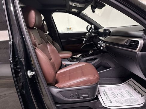 Used 2024 Kia Telluride EX w/ EX Captain's Chair Package image 23
