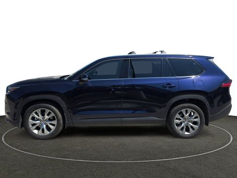 Used 2025 Toyota Grand Highlander FWD image 2