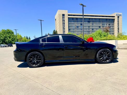 Used 2019 Dodge Charger Scat Pack RWD image 3