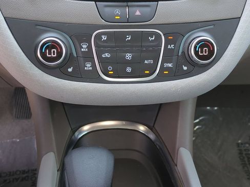 Used 2025 Chevrolet Malibu LT FWD image 17