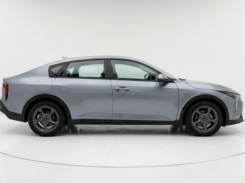 Used 2025 Kia K4 LXS image 11