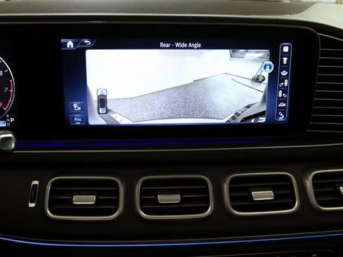 Used 2024 Mercedes-Benz GLS 580 4MATIC image 32