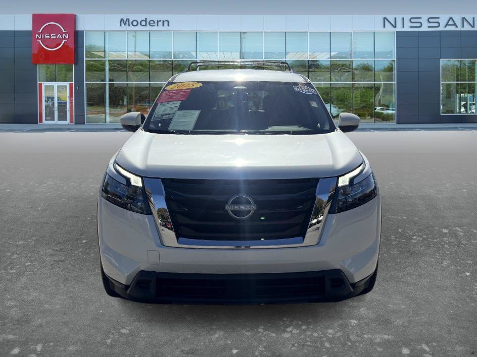 Certified 2024 Nissan Pathfinder SV FWD image 2