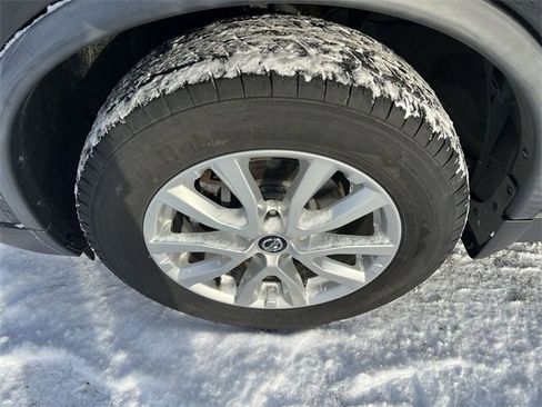 Used 2020 Nissan Rogue SV image 12