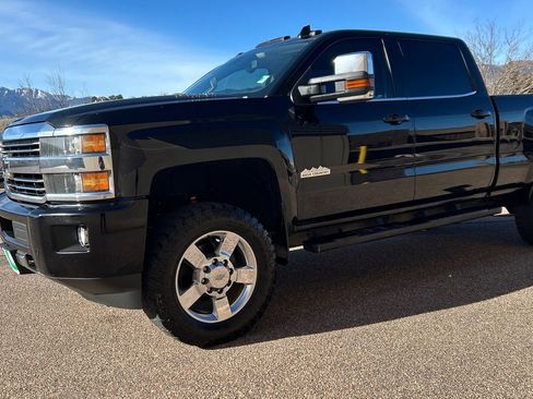 Used 2015 Chevrolet Silverado 2500 High Country w/ Duramax Plus Package image 17