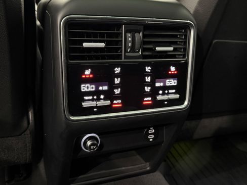 Used 2023 Porsche Cayenne Turbo AWD/4WD image 21