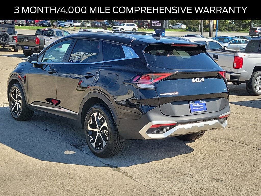 Used 2024 Kia Sportage EX AWD/4WD image 3