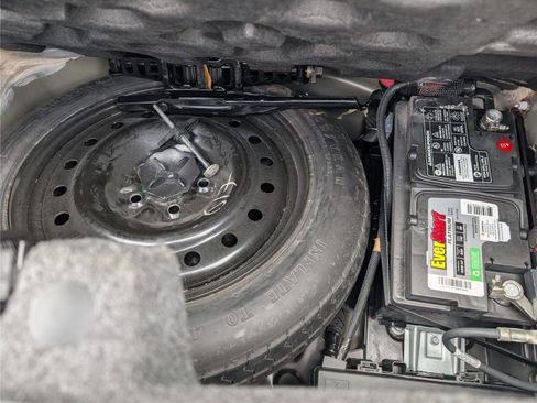 Used 2016 Dodge Challenger SXT RWD image 23