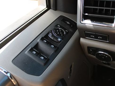 Used 2017 Ford F250 XLT w/ XLT Premium Package AWD/4WD image 12