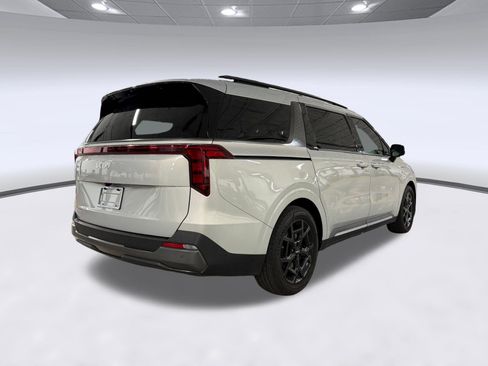 Used 2025 Kia Carnival SX FWD image 9