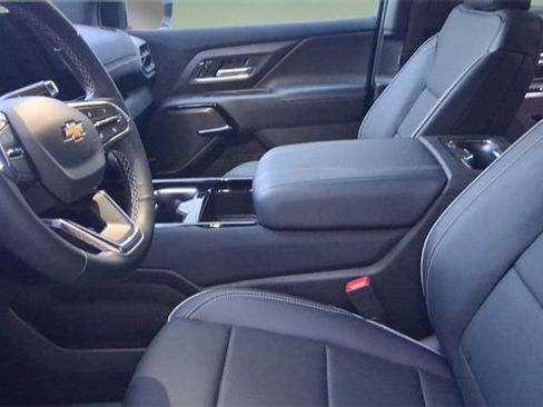 Used 2025 Chevrolet Silverado EV LT image 9