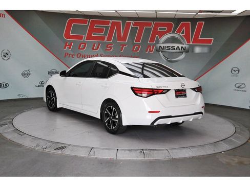 Used 2024 Nissan Sentra SV FWD image 4