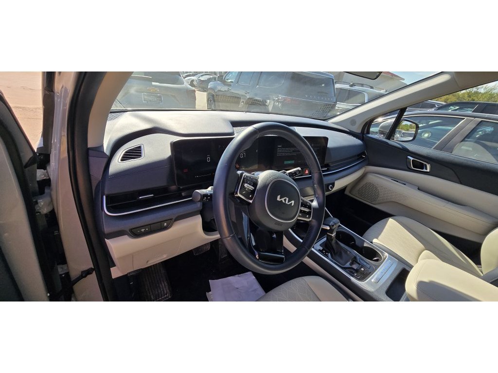 Used 2025 Kia Carnival EX FWD image 12