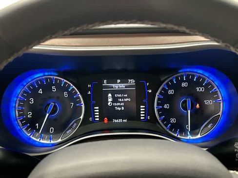 Used 2022 Chrysler Voyager LX FWD image 6