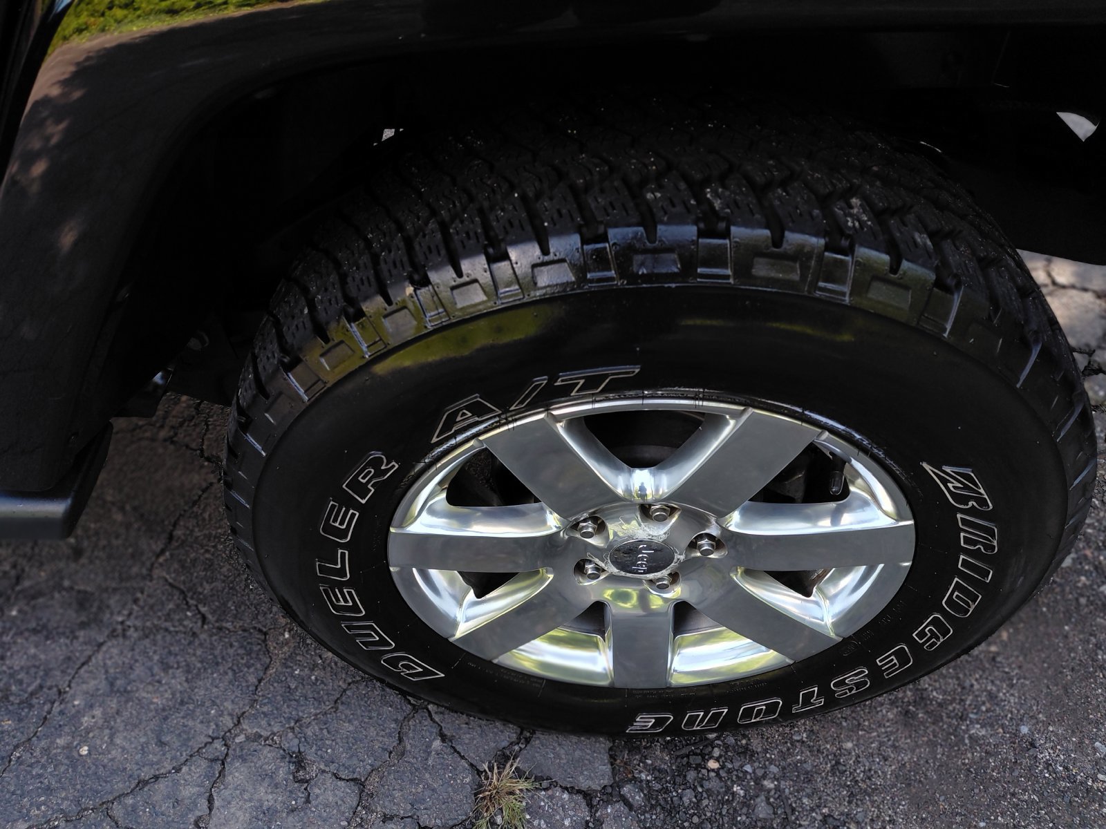 Used 2015 Jeep Wrangler Unlimited Sahara w/ Dual Top Group AWD/4WD image 19