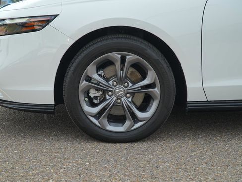 Used 2023 Honda Accord EX-L image 12