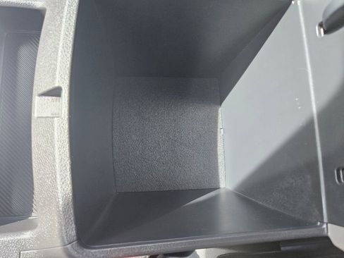 Used 2025 Kia Carnival image 29