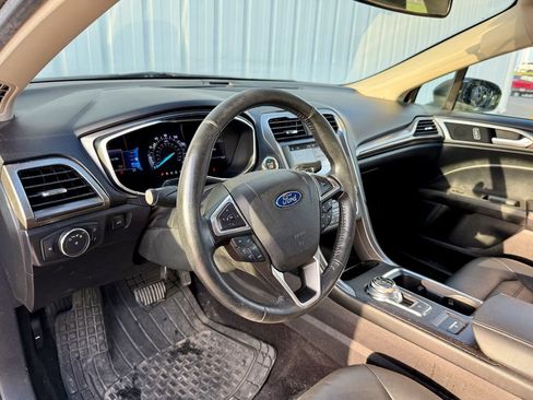 Used 2017 Ford Fusion SE w/ Fusion SE Technology Package FWD image 10