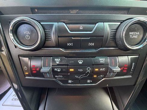 Used 2017 Ford Explorer XLT w/ Equipment Group 202A AWD/4WD image 28