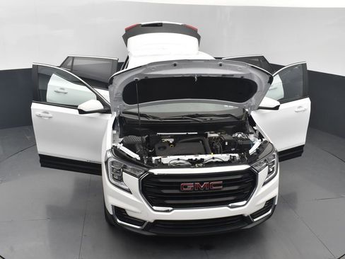 Used 2024 GMC Terrain SLE image 51