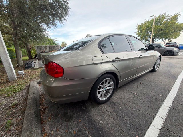Used 2010 BMW 328i Sedan RWD image 4