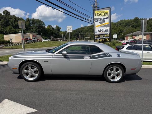 Used 2010 Dodge Challenger R/T RWD image 3