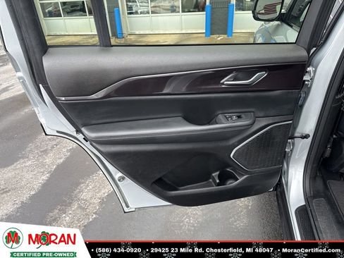 Used 2022 Jeep Grand Cherokee L Laredo image 23