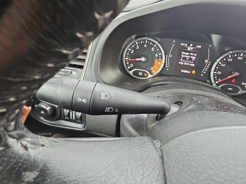 Used 2016 Jeep Renegade 75th Anniversary FWD image 33