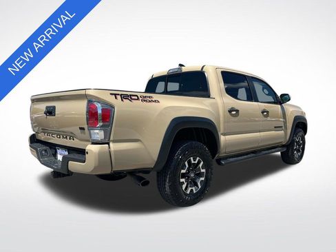 Used 2020 Toyota Tacoma TRD Off-Road w/ TRD Premium Off Road Package RWD image 3