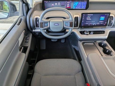 Certified 2025 Ford Expedition Active AWD/4WD image 19