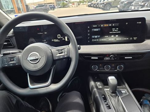 Used 2025 Nissan Kicks SV FWD image 10
