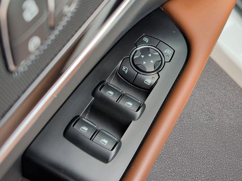 Used 2022 Lincoln Nautilus Reserve FWD image 9