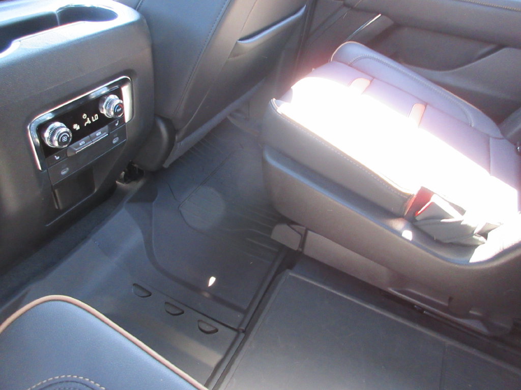 Certified 2024 GMC Yukon AT4 w/ Technology Package AWD/4WD image 32