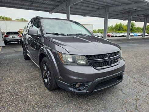Used 2019 Dodge Journey Crossroad FWD image 3
