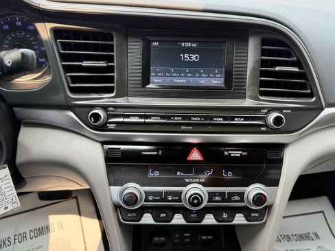Used 2020 Hyundai Elantra SE FWD image 16
