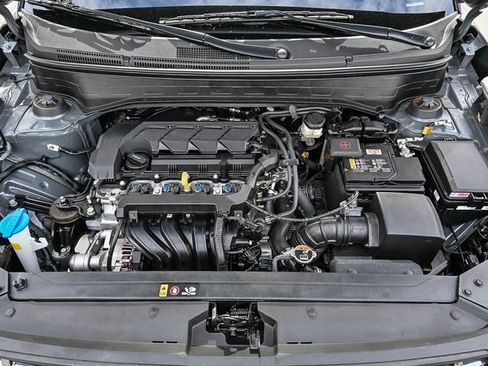 Certified 2025 Hyundai Venue SEL FWD image 29