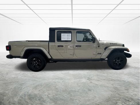 Used 2022 Jeep Gladiator Sport image 6