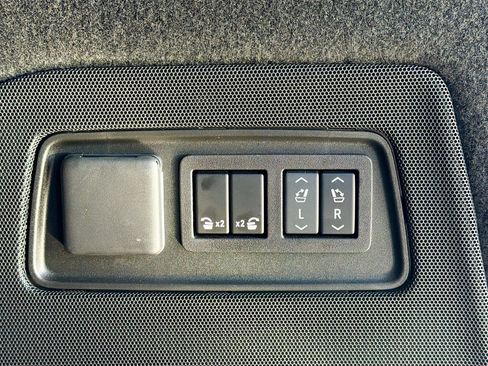 Used 2025 Cadillac Escalade Sport Platinum AWD/4WD image 13