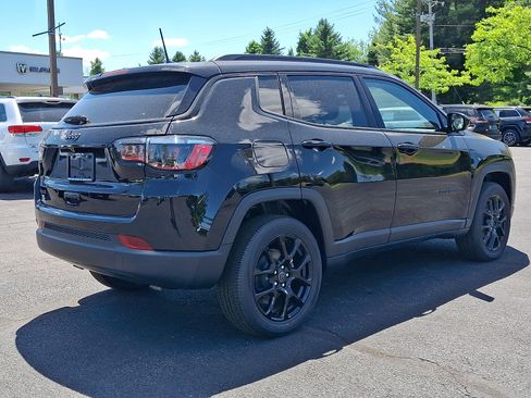 New 2026 Jeep Compass Latitude AWD/4WD image 3