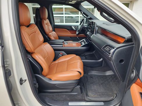 Used 2019 Lincoln Navigator L Reserve AWD/4WD image 10