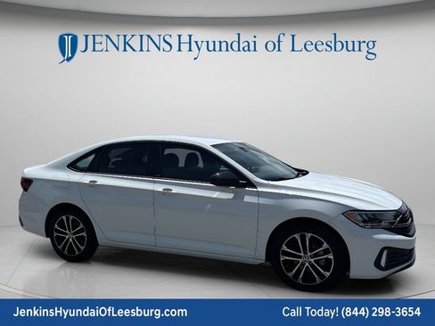 Used 2024 Volkswagen Jetta Sport FWD image 2