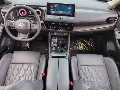 Used 2025 Nissan Rogue Platinum image 16