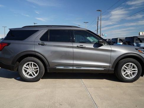 New 2025 Ford Explorer Active image 9