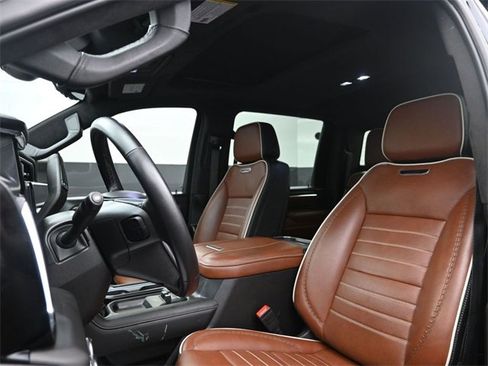 Used 2025 GMC Sierra 2500 Denali Ultimate w/ Max Trailering Package image 8